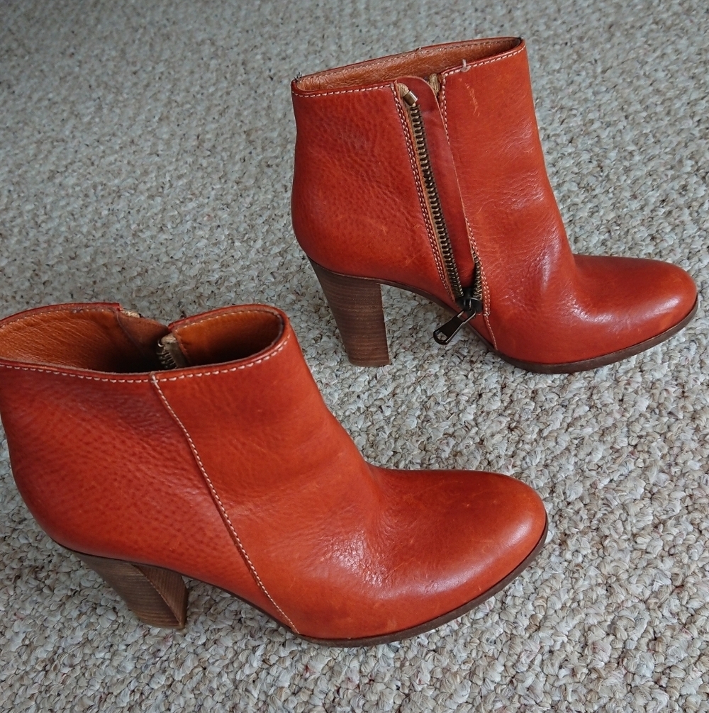 Madewell 1937 Leather Almanac zip ankle booties in a cognac color size 6